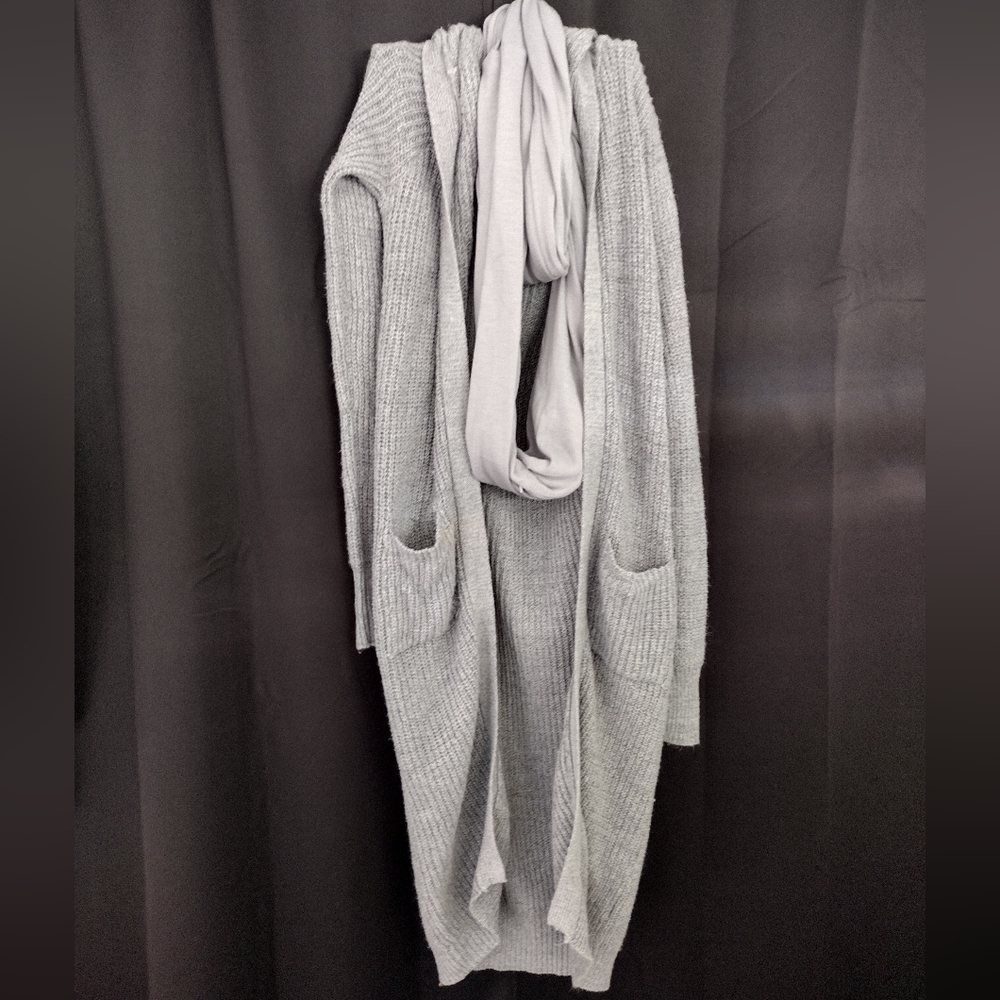 Stoosh long hooded sweater with pockets (Cozy Collection) scarf comes with it